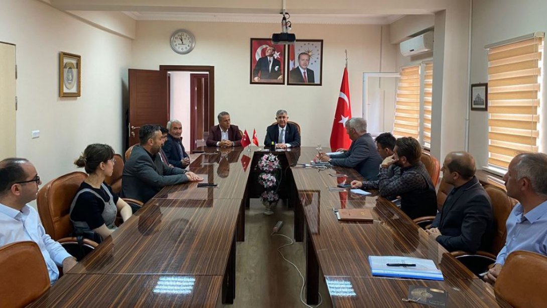 Sayın Kaymakamımız Emir Osman Bulgurlu'nun Başkanlığında Eğitim Toplantısı Yapıldı