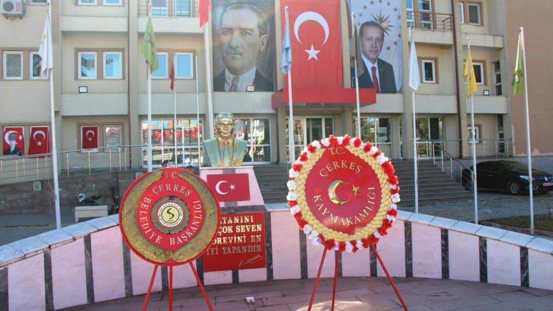 Cumhuriyet Bayramı'nın 101. Yıl Kutlamaları Çelenk Sunma Töreni ile Başladı.